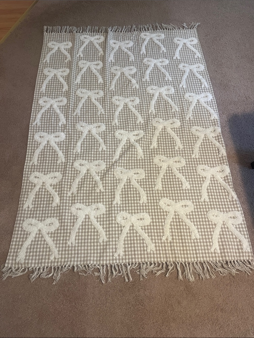 Bow Pattern Woven Throw Blanket in Beige and White